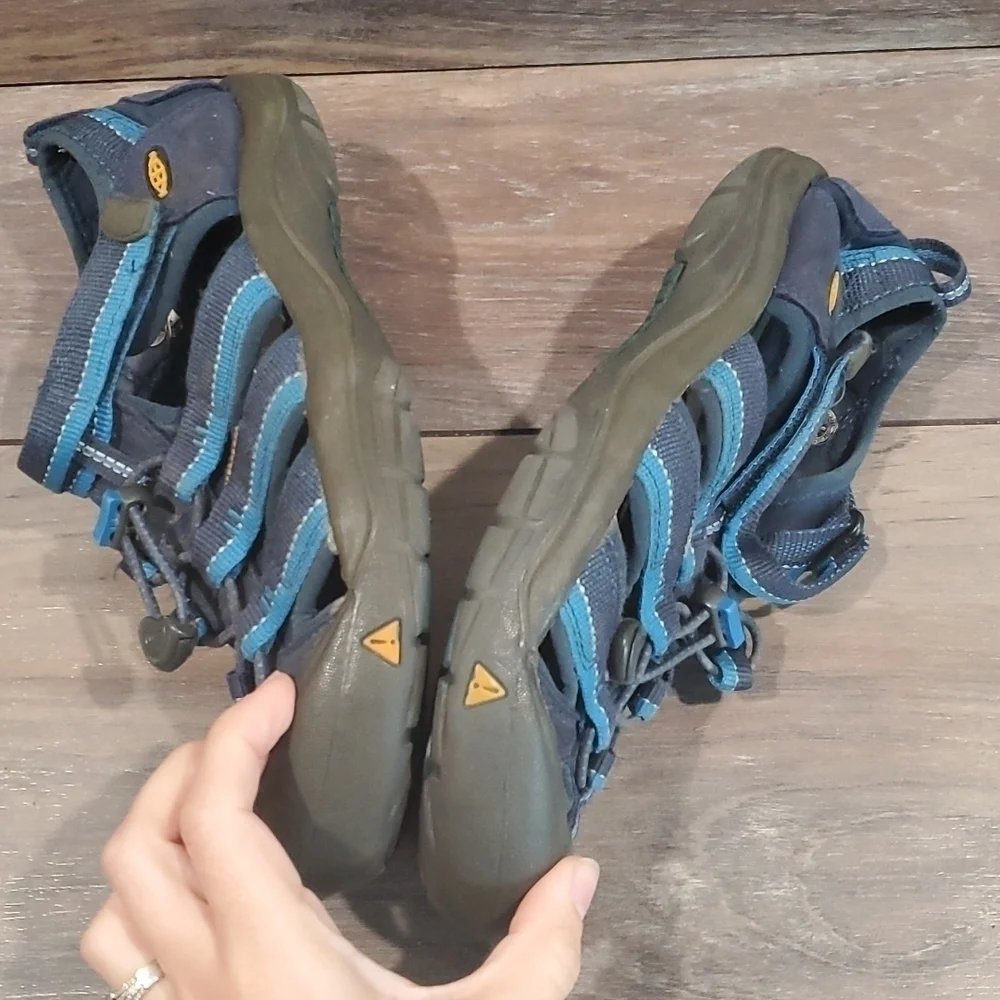 Keen Mens outdoor hiking sandals shoes sz 6 athletic